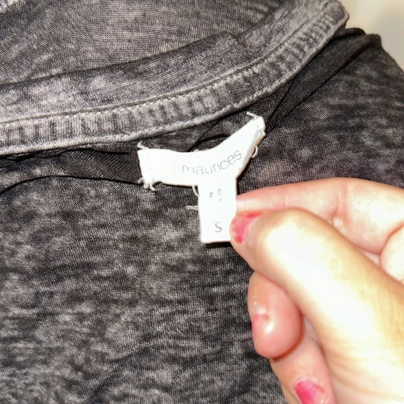 Maurices Raised On Dolly graphic tshirt size small - Picture 3 of 3